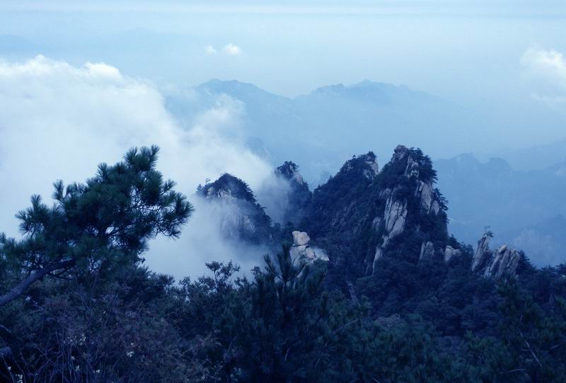 山峦叠翠  王素珍